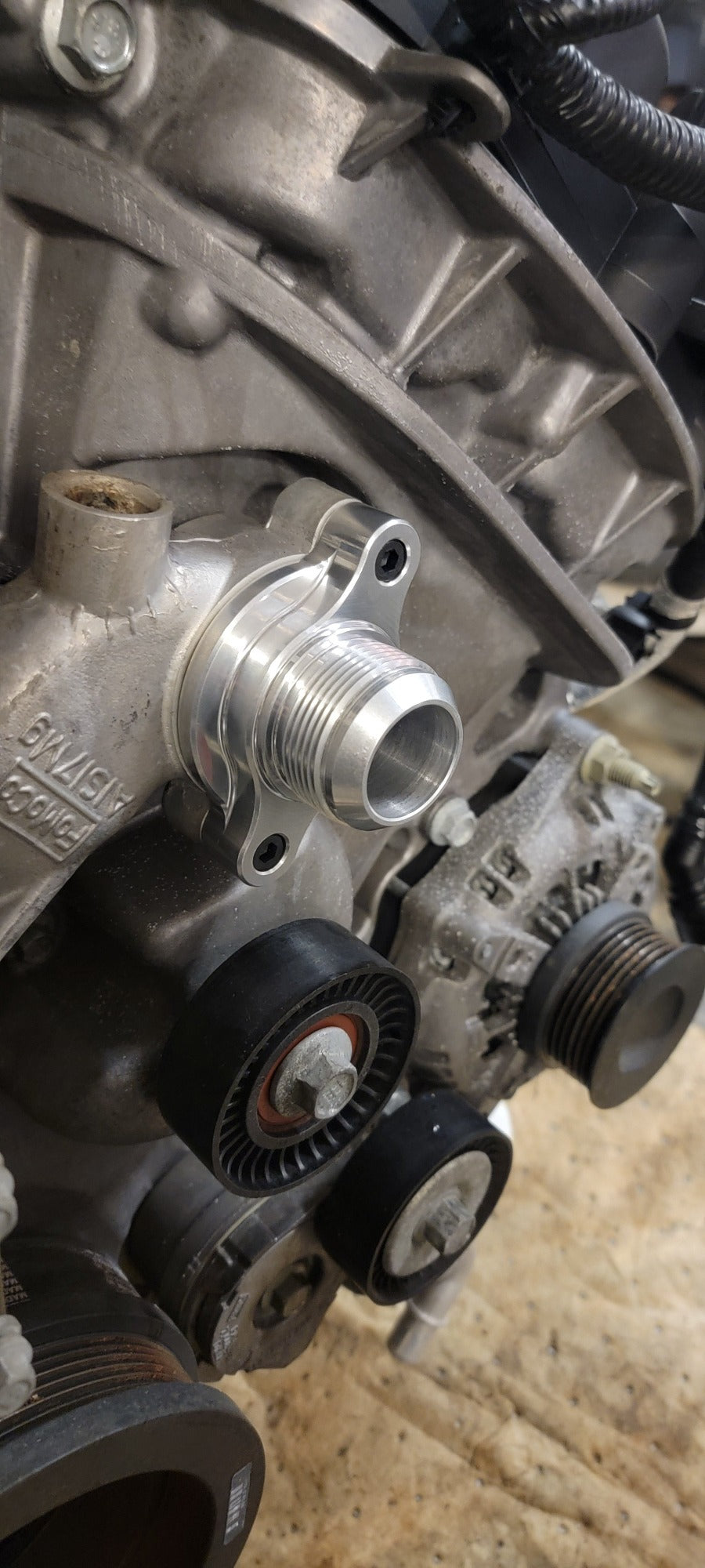 Coyote Water Neck Housing AN fitting